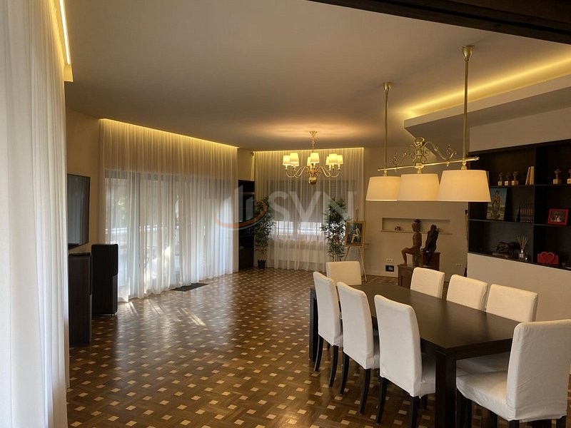 Apartament, 3 camere Bucuresti/Primaverii