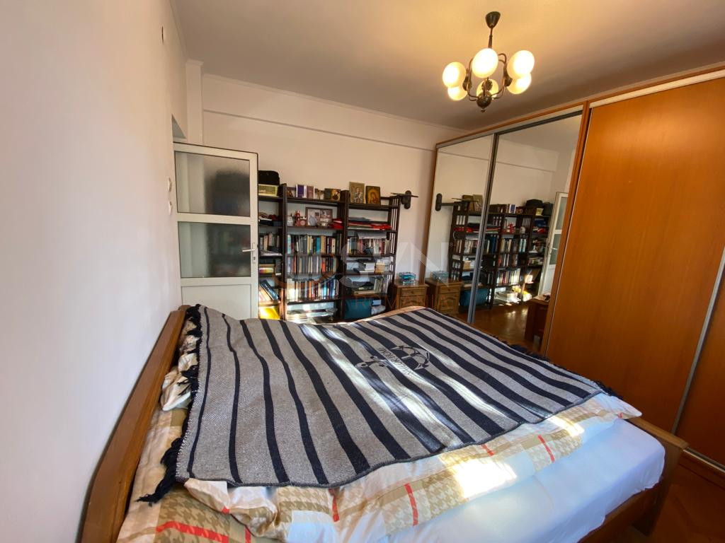 Apartament, 3 camere Bucuresti/Primaverii