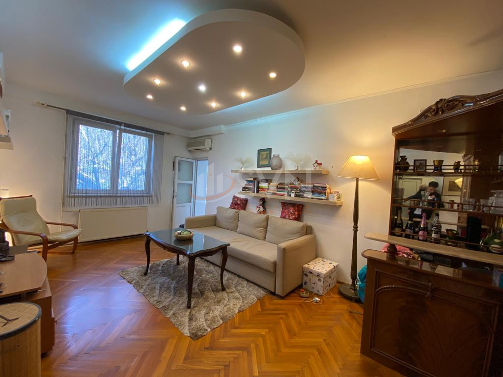 Apartament, 3 camere Bucuresti/Primaverii