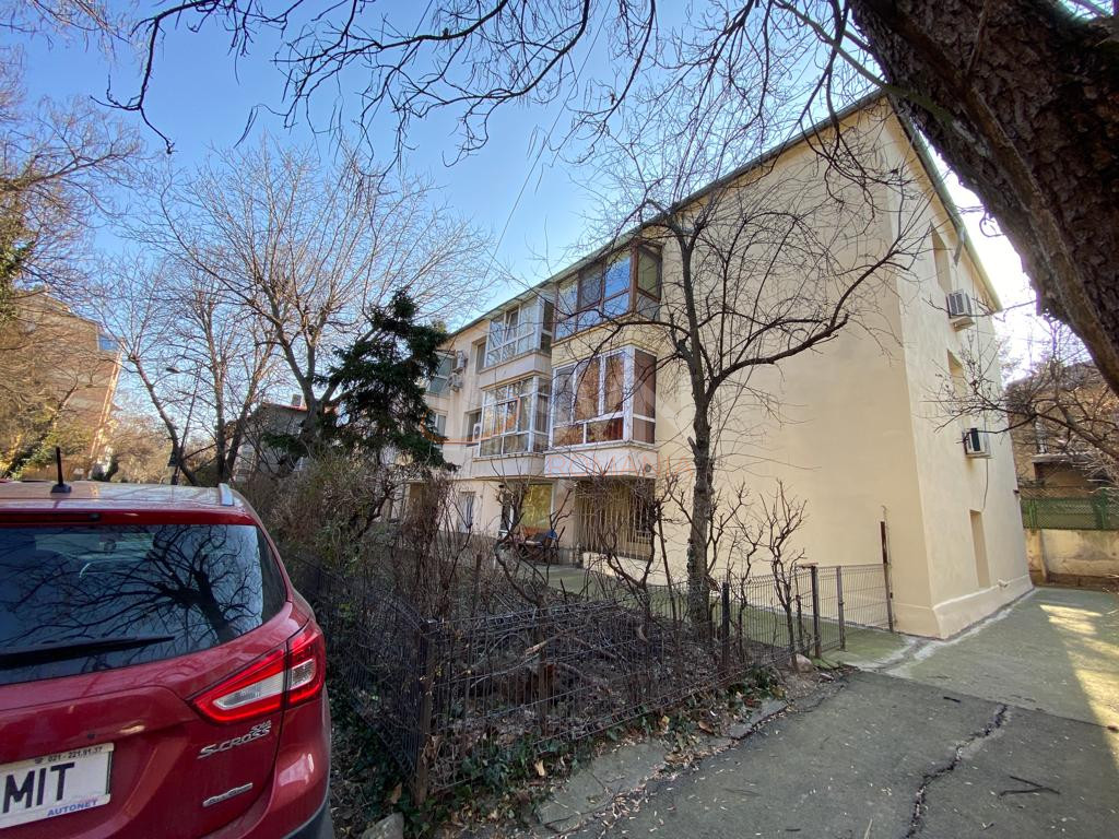 Apartament, 3 camere Bucuresti/Primaverii