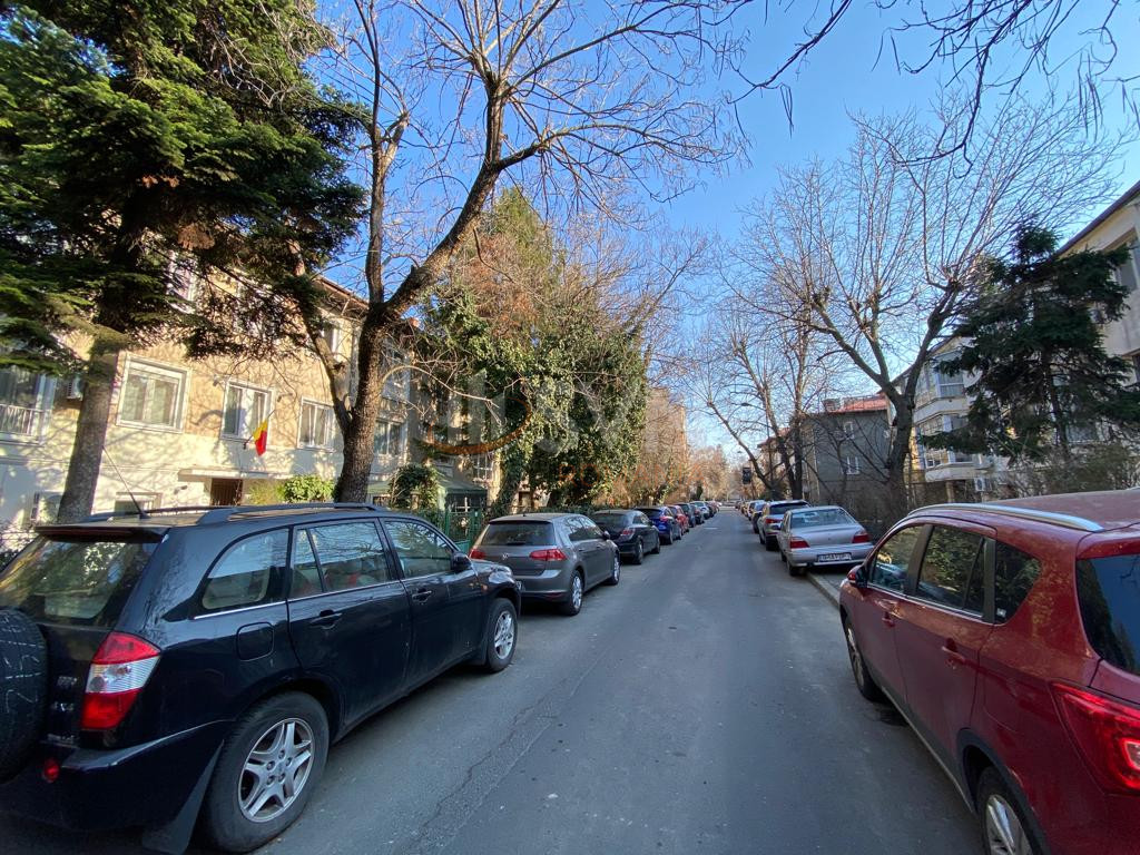 Apartament, 3 camere Bucuresti/Primaverii