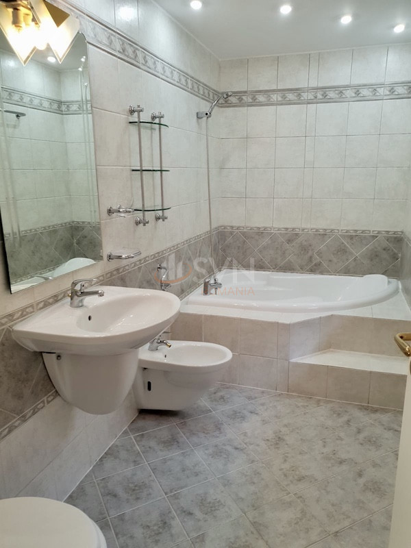 Apartament, 3 camere Bucuresti/Primaverii