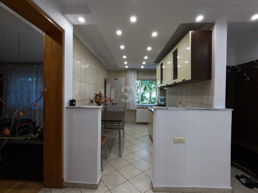 Apartament, 3 camere Bucuresti/Decebal