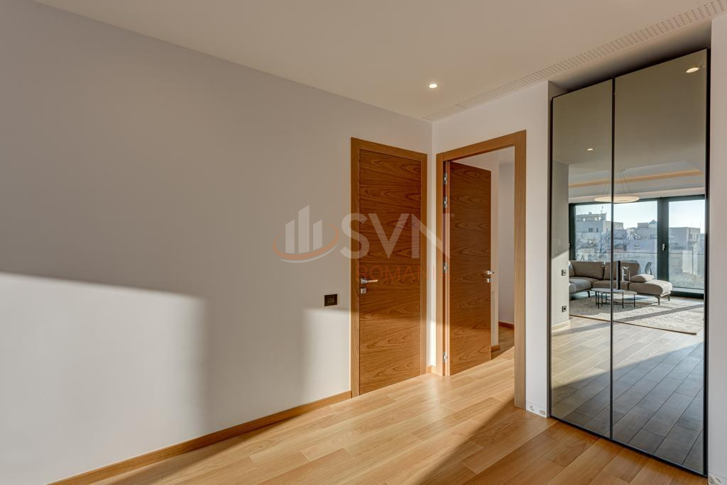 Apartament, 3 camere Bucuresti/Primaverii