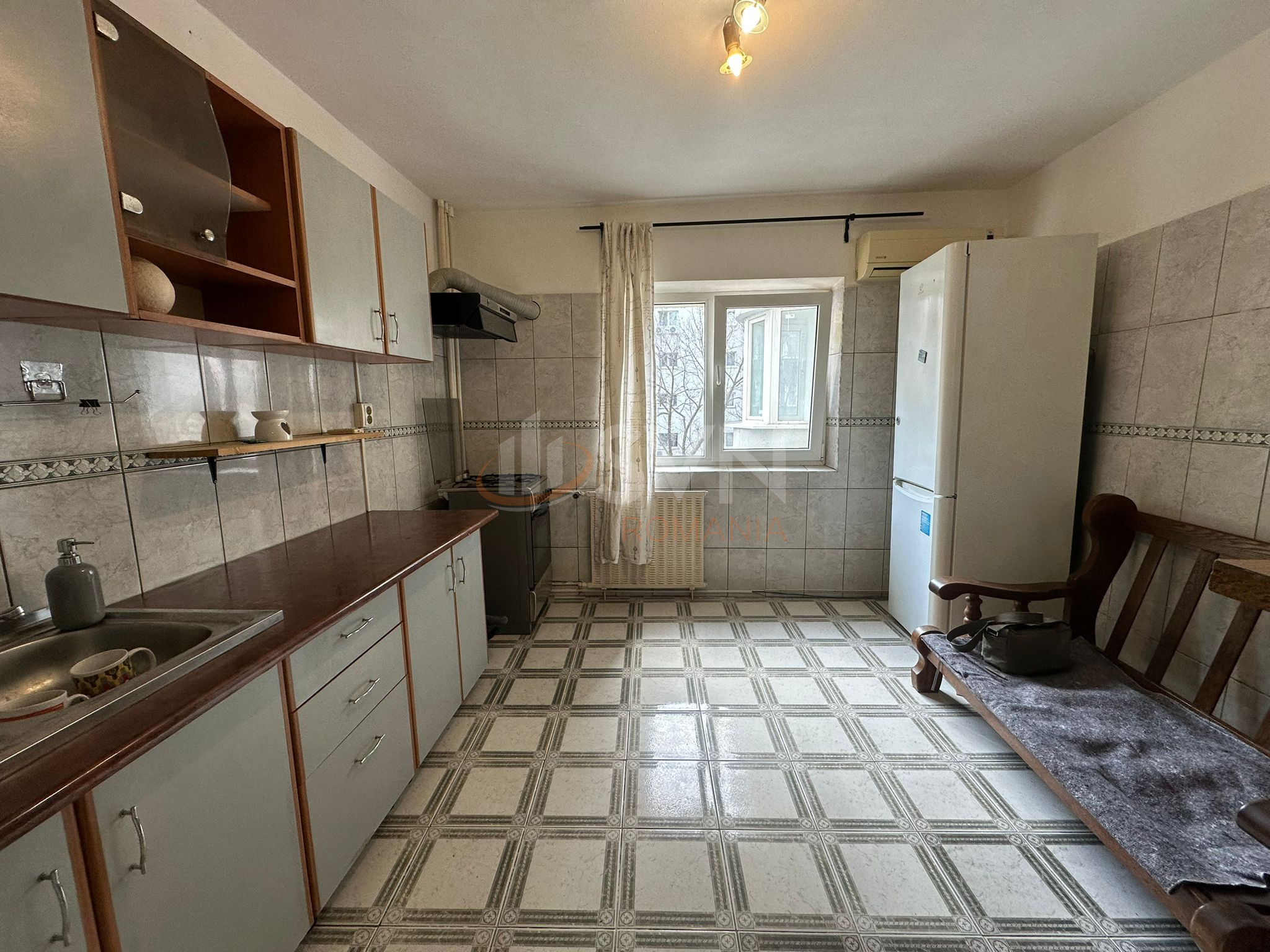 Apartament, 3 camere Bucuresti/P-ta Unirii