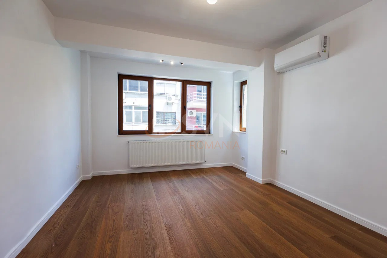 Apartament, 3 camere Bucuresti/Primaverii