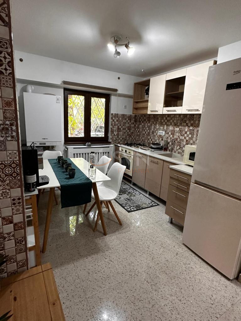 Apartament, 3 camere Bucuresti/Decebal