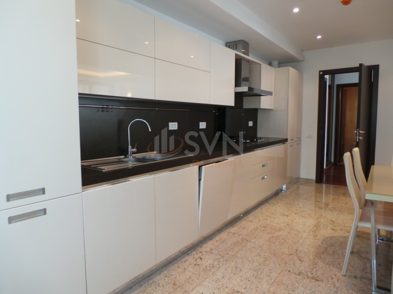 Apartament, 3 camere Bucuresti/Primaverii