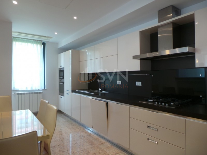 Apartament, 3 camere Bucuresti/Primaverii