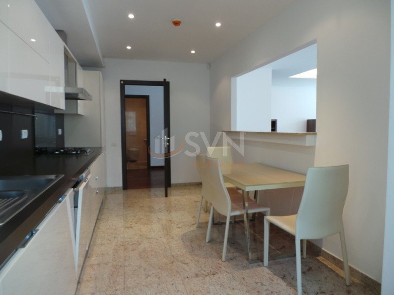 Apartament, 3 camere Bucuresti/Primaverii