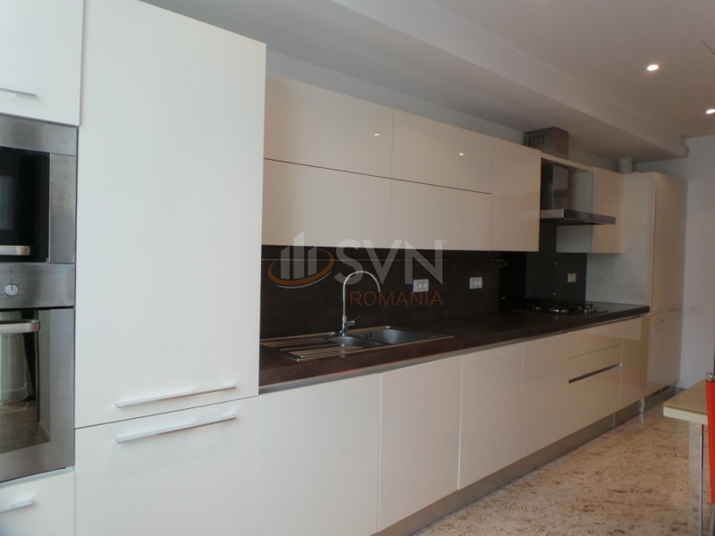 Apartament, 3 camere Bucuresti/Primaverii