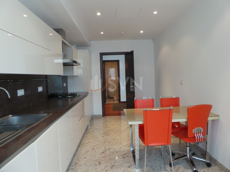 Apartament, 3 camere Bucuresti/Primaverii