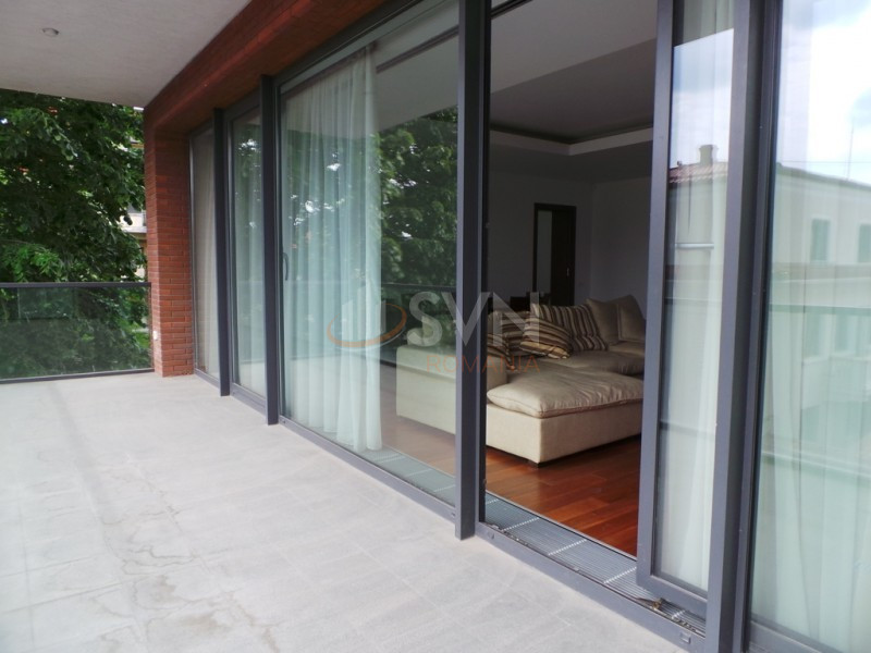 Apartament, 3 camere Bucuresti/Primaverii