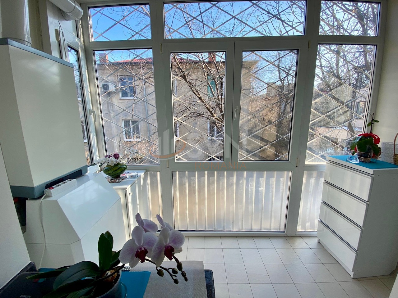 Apartament, 3 camere Bucuresti/Primaverii
