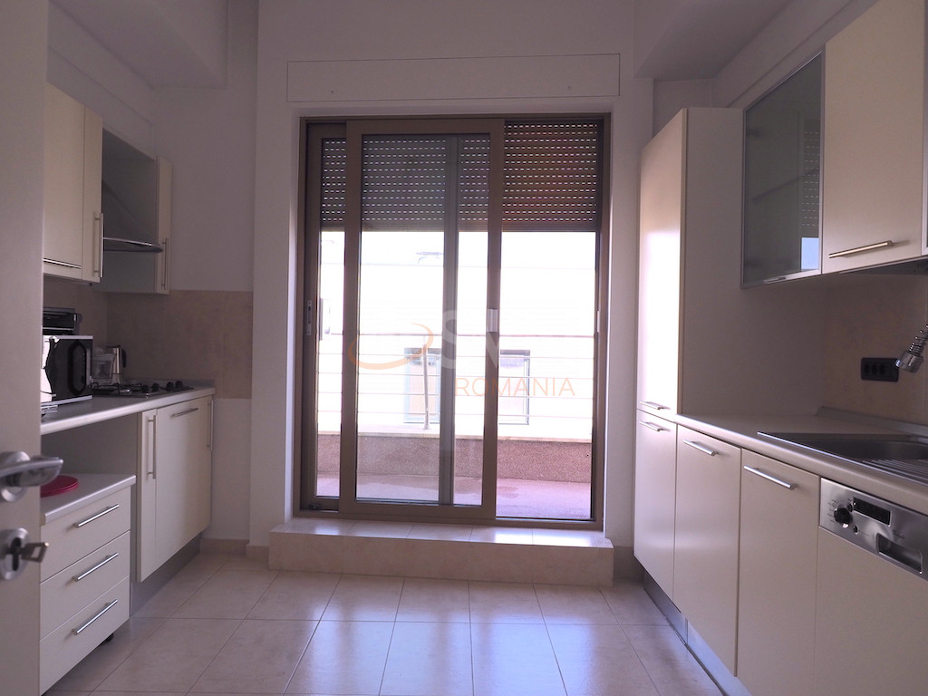 Apartament, 3 camere Bucuresti/Primaverii