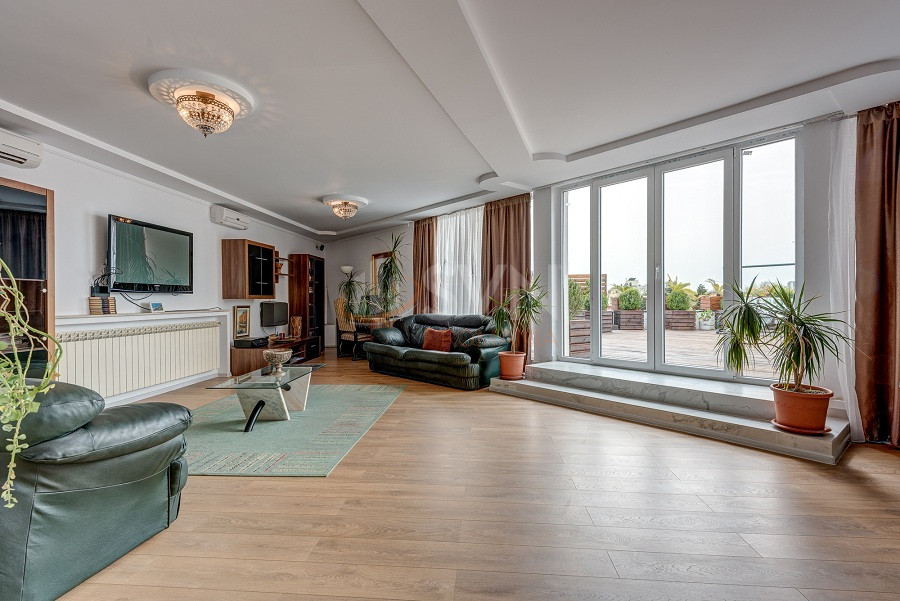 Apartament, 3 camere Bucuresti/Primaverii