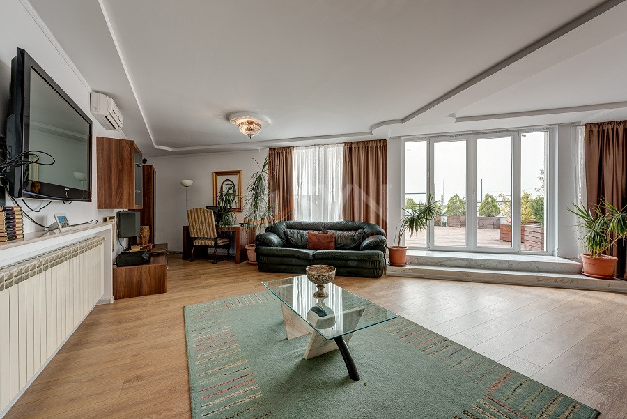 Apartament, 3 camere Bucuresti/Primaverii