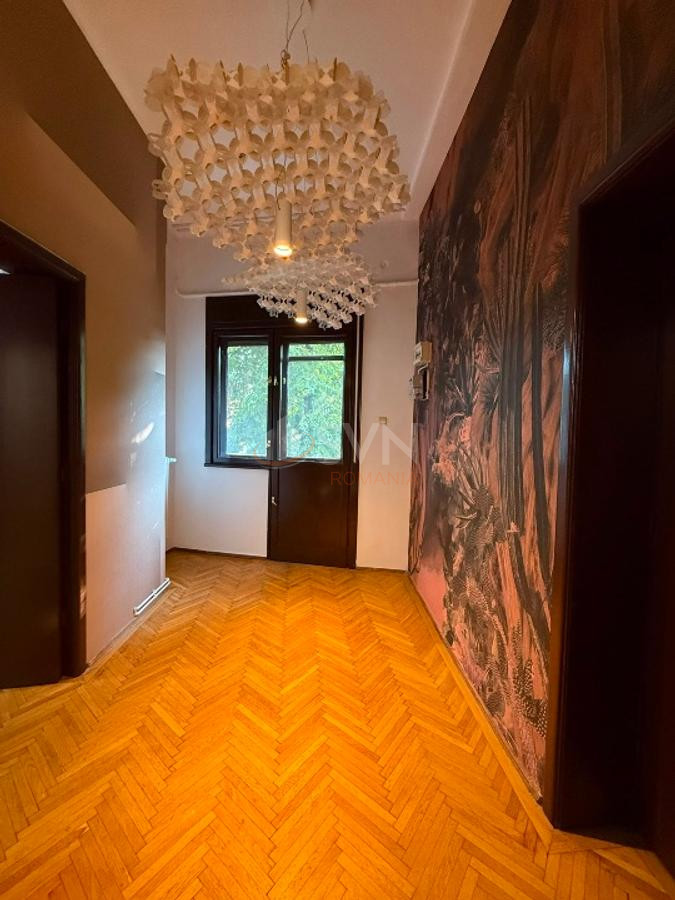 Apartament, 4 camere Bucuresti/Primaverii
