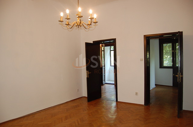 Apartament, 4 camere Bucuresti/Primaverii