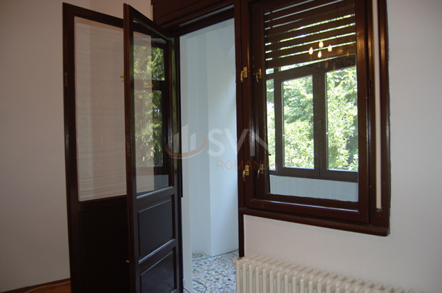 Apartament, 4 camere Bucuresti/Primaverii