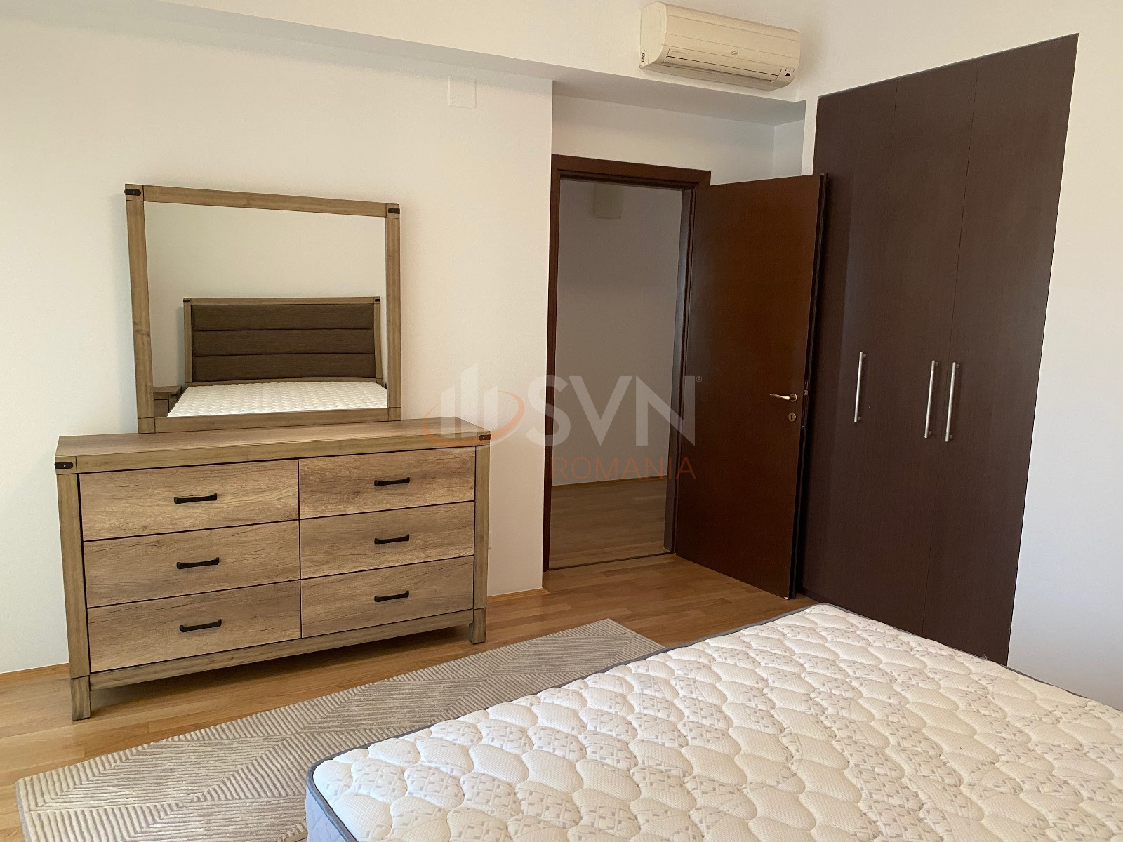 Apartament, 4 camere Bucuresti/Primaverii