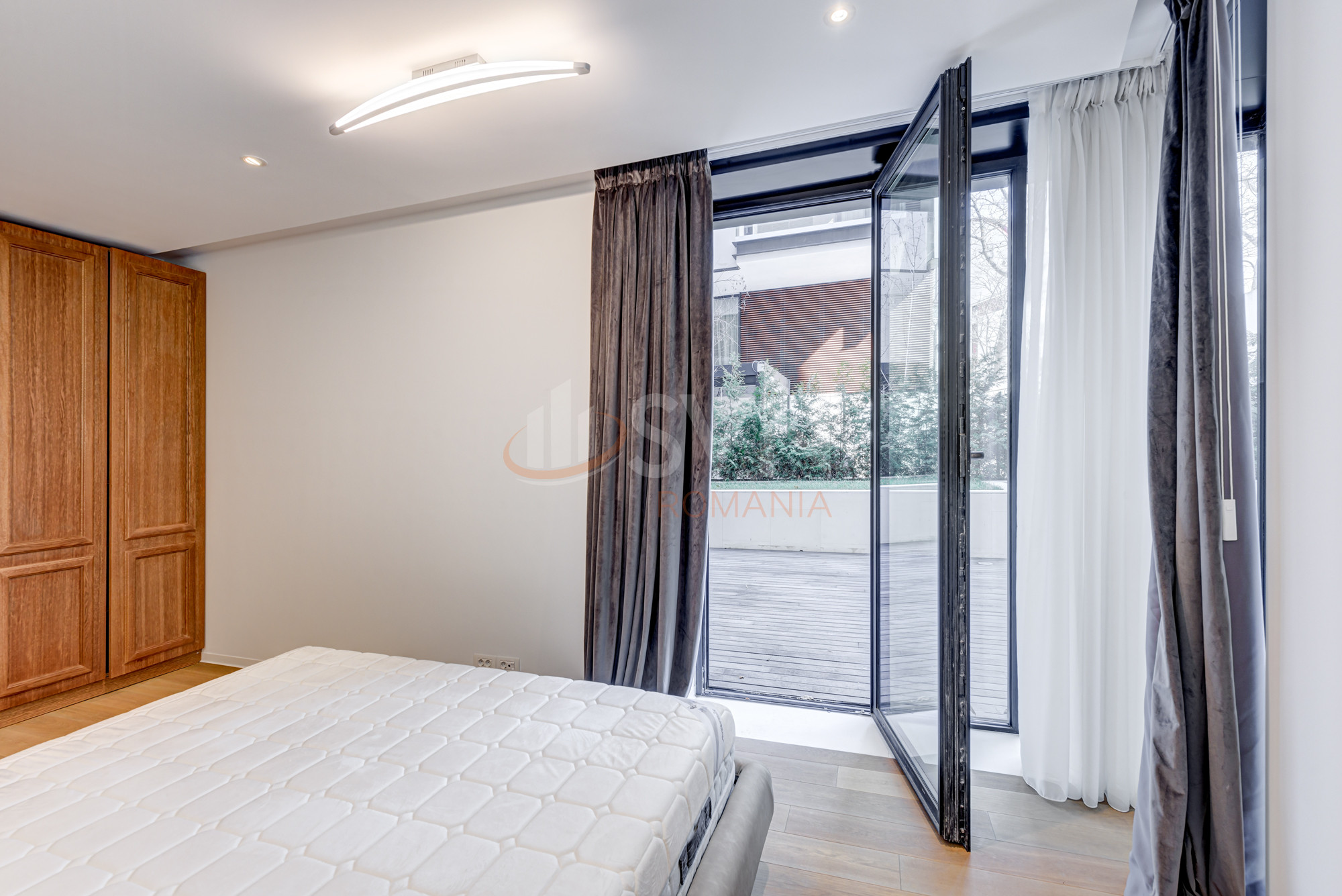 Apartament, 4 camere Bucuresti/Primaverii
