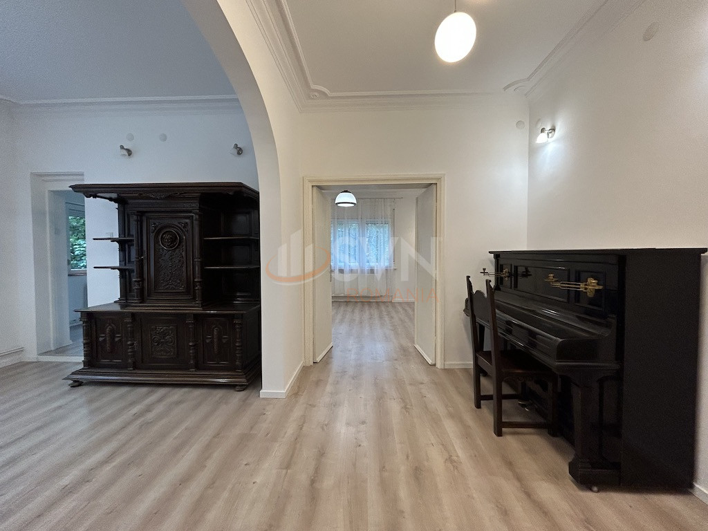 Apartament, 4 camere Bucuresti/1 Mai