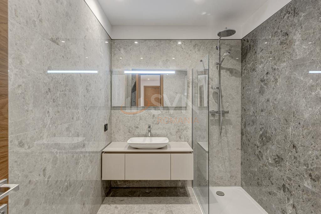 Apartament, 4 camere Bucuresti/Primaverii