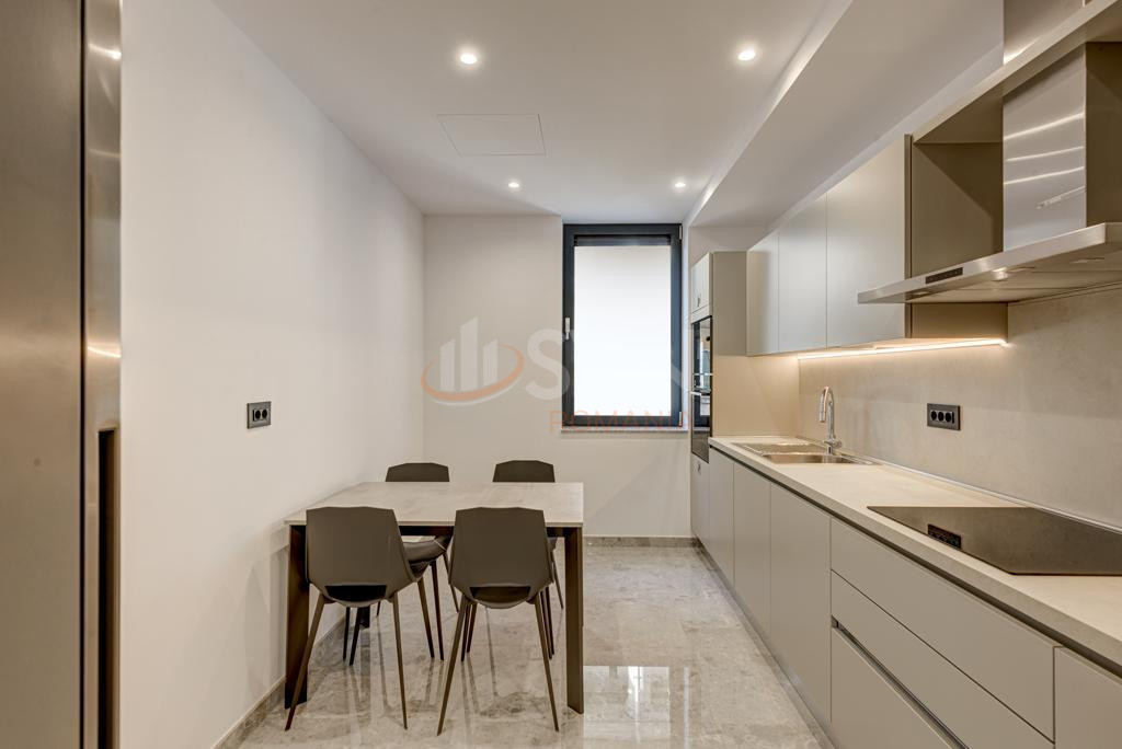 Apartament, 4 camere Bucuresti/Primaverii