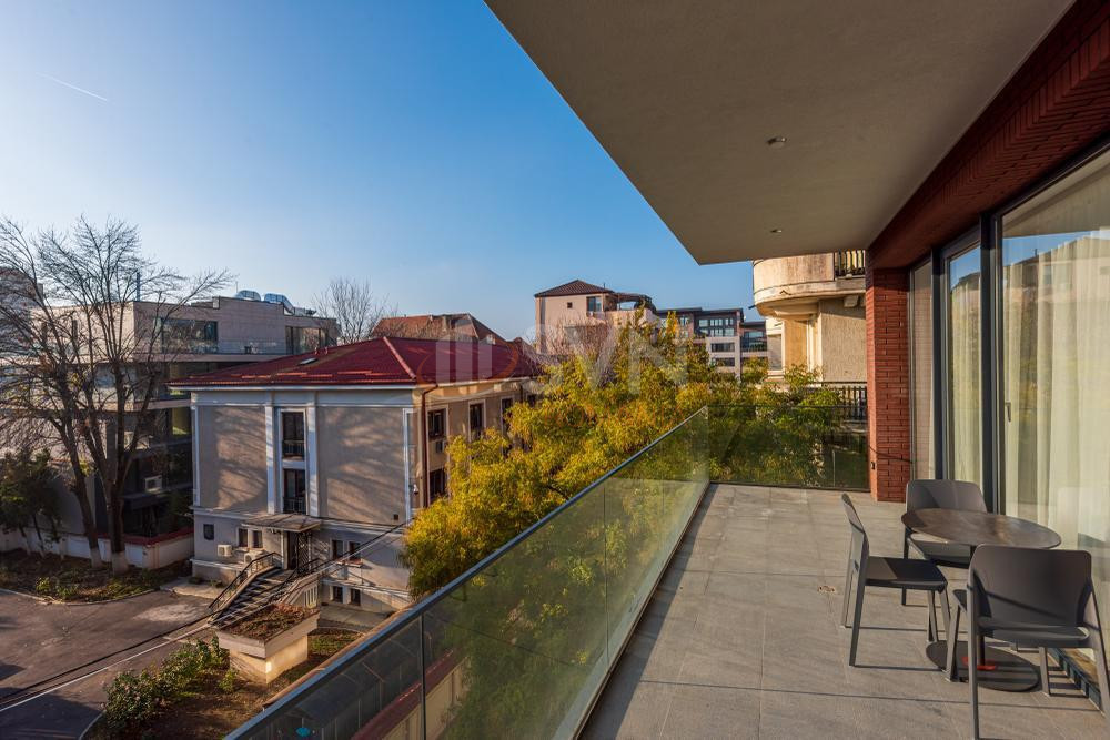 Apartament, 4 camere Bucuresti/Primaverii