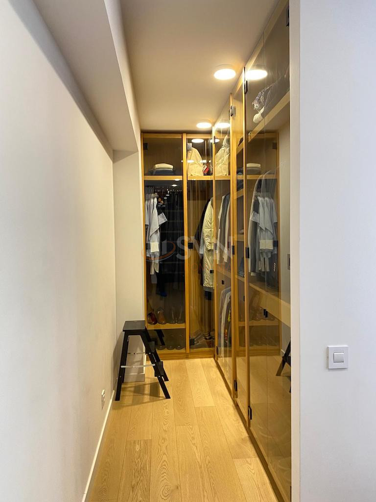 Apartament, 4 camere Bucuresti/Primaverii