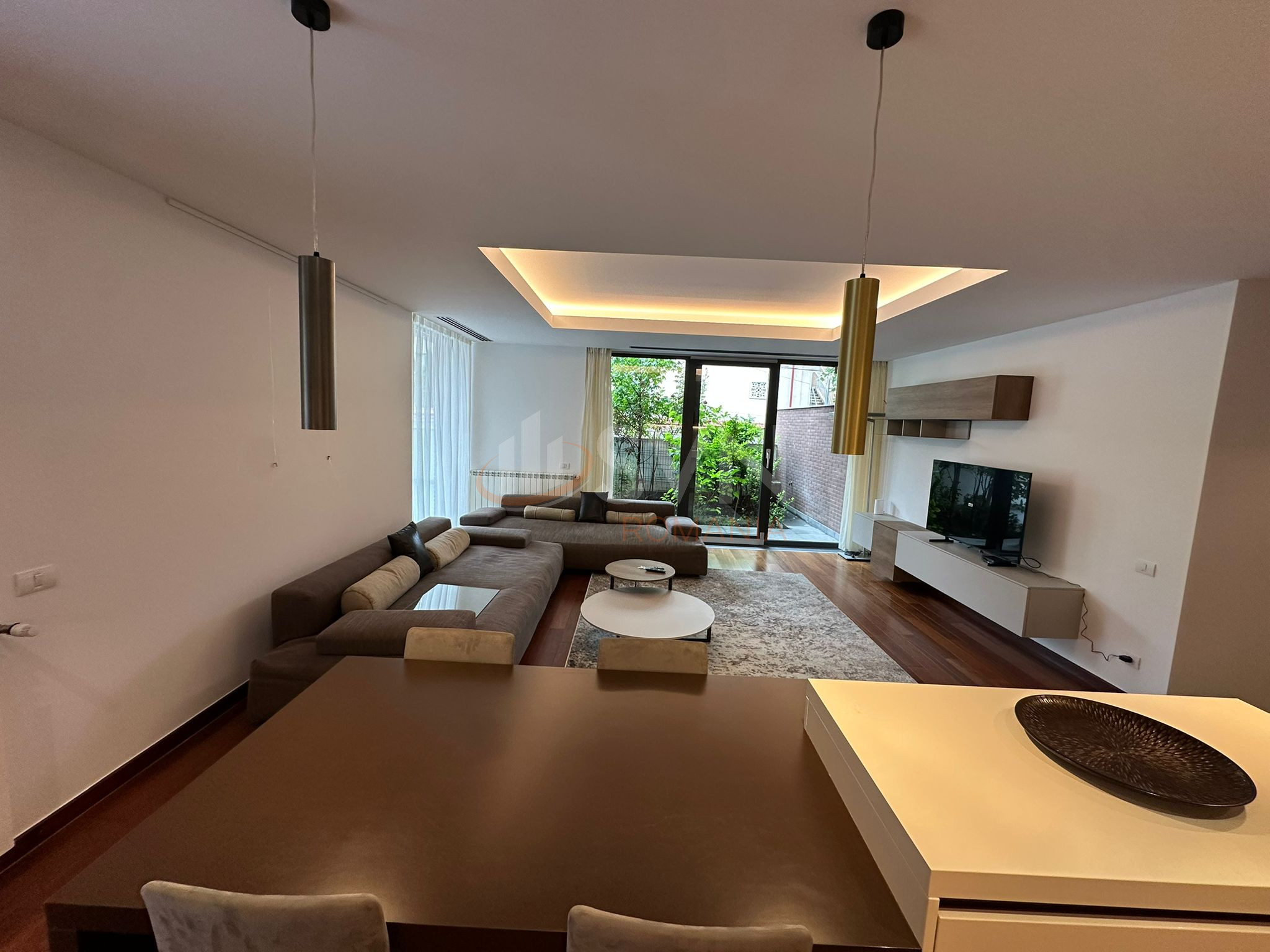 Apartament, 4 camere Bucuresti/Primaverii