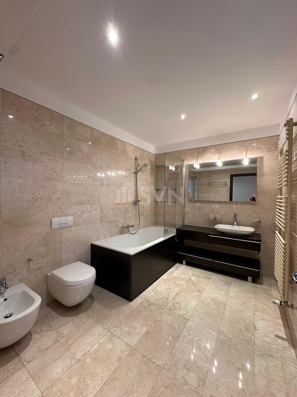Apartament, 4 camere Bucuresti/Primaverii