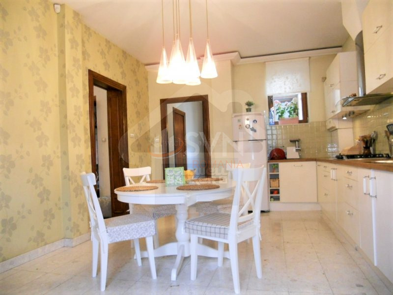 Apartament, 4 camere Bucuresti/P-ta Victoriei