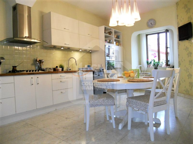 Apartament, 4 camere Bucuresti/P-ta Victoriei