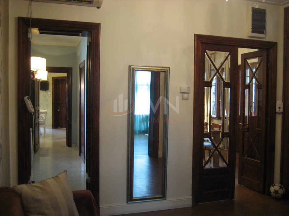 Apartament, 4 camere Bucuresti/P-ta Victoriei