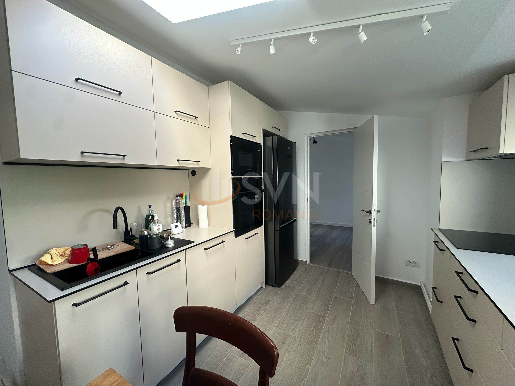 Apartament, 4 camere Bucuresti/1 Mai