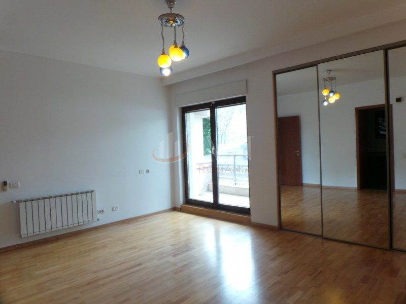 Apartament, 4 camere Bucuresti/Aviatorilor