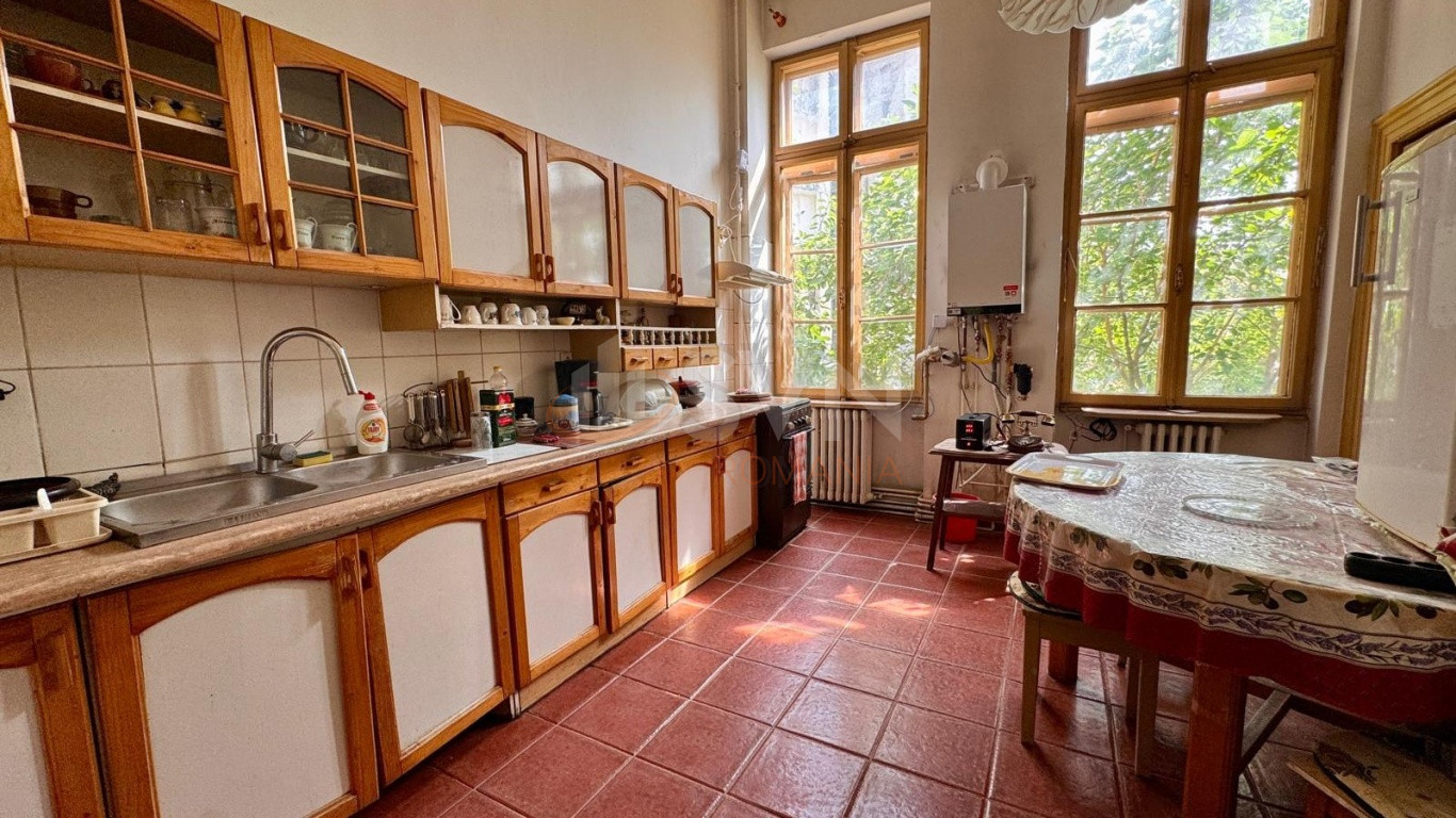 Apartament, 4 camere Bucuresti/Calea Victoriei