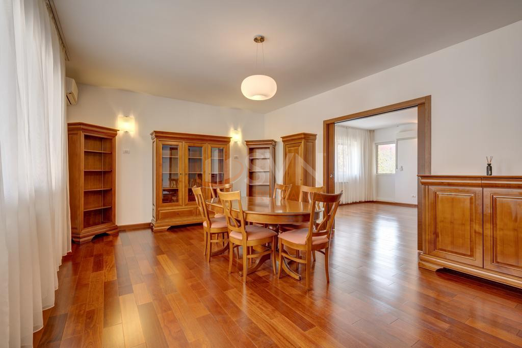 Apartament, 4 camere Bucuresti/Dacia