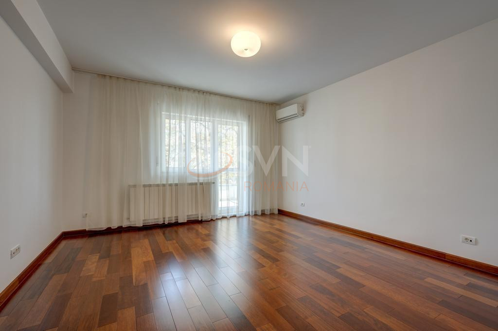Apartament, 4 camere Bucuresti/Dacia