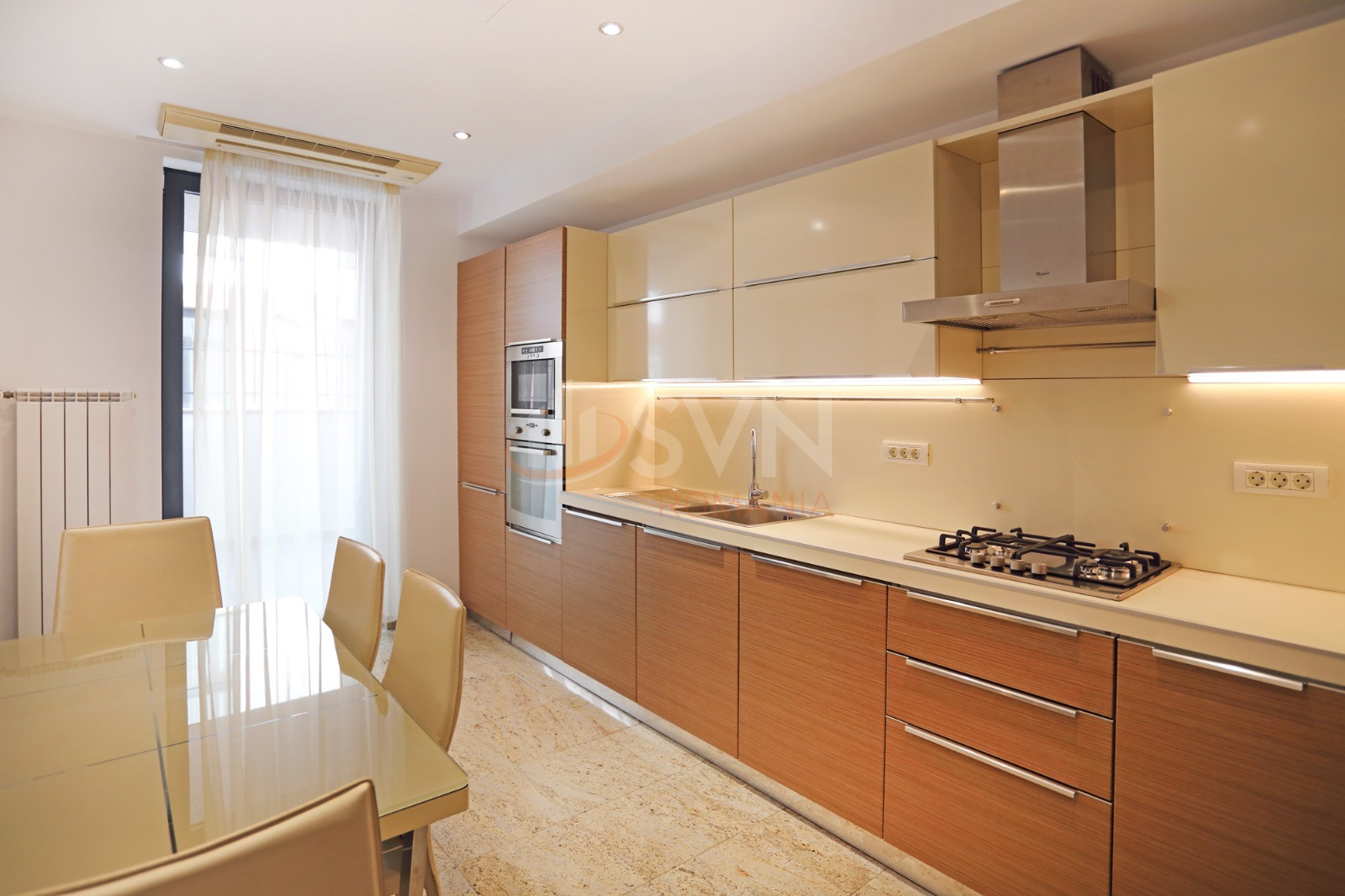 Apartament, 4 camere Bucuresti/Primaverii