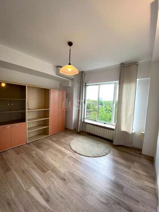 Apartament, 4 camere Bucuresti/Primaverii