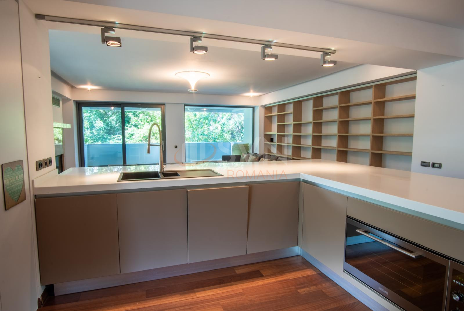 Apartament, 4 camere Bucuresti/Primaverii