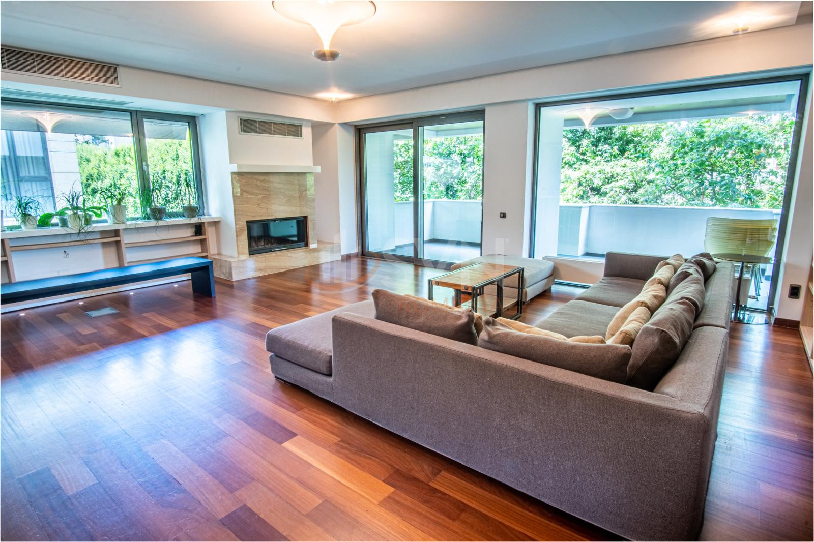 Apartament, 4 camere Bucuresti/Primaverii