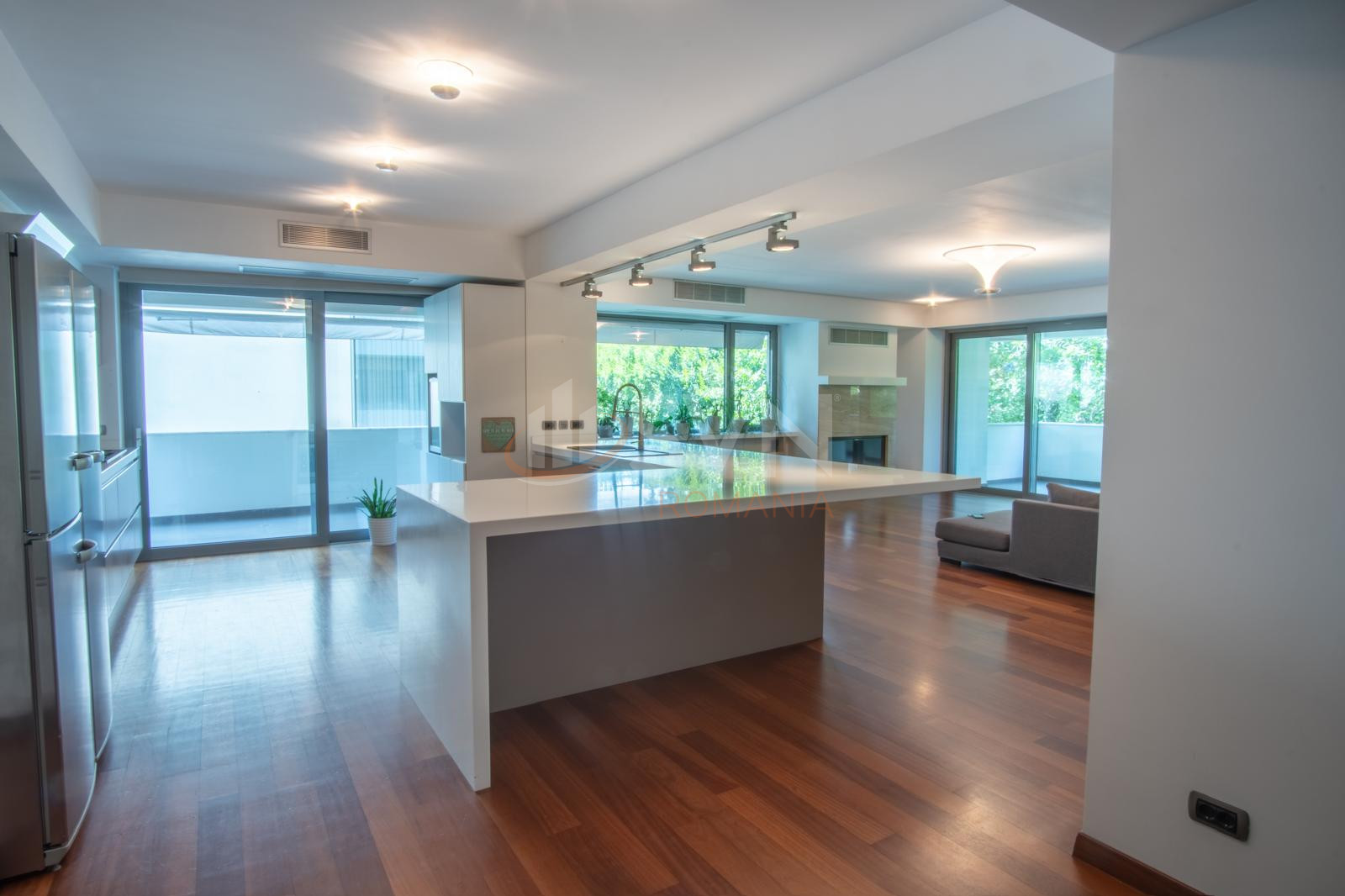 Apartament, 4 camere Bucuresti/Primaverii