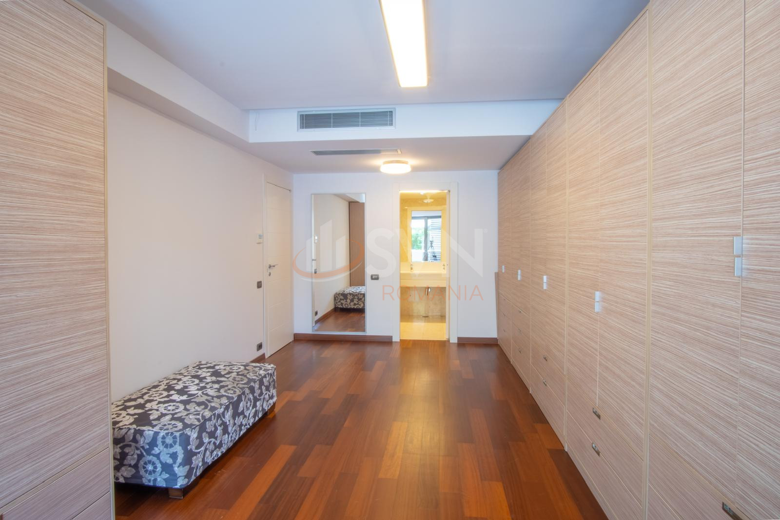 Apartament, 4 camere Bucuresti/Primaverii