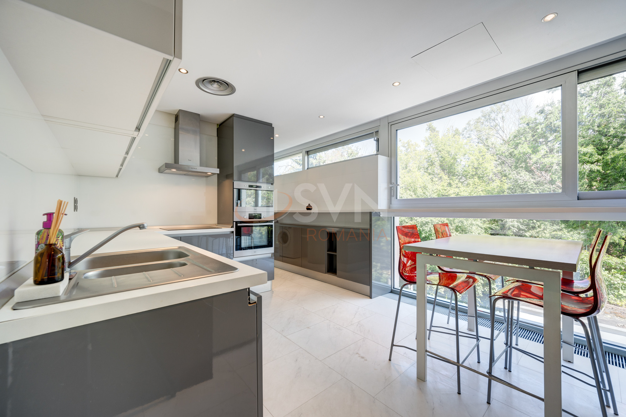 Apartament, 4 camere Bucuresti/Primaverii