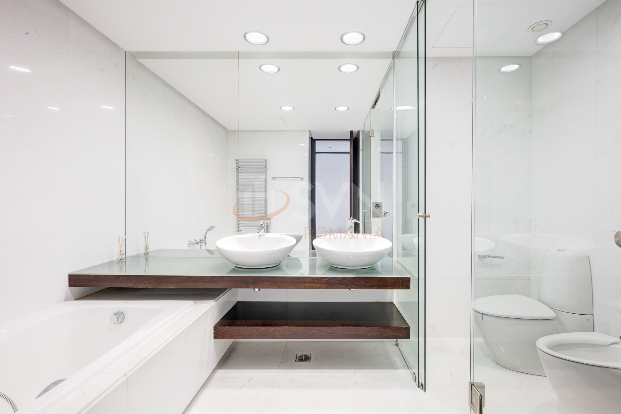 Apartament, 4 camere Bucuresti/Primaverii