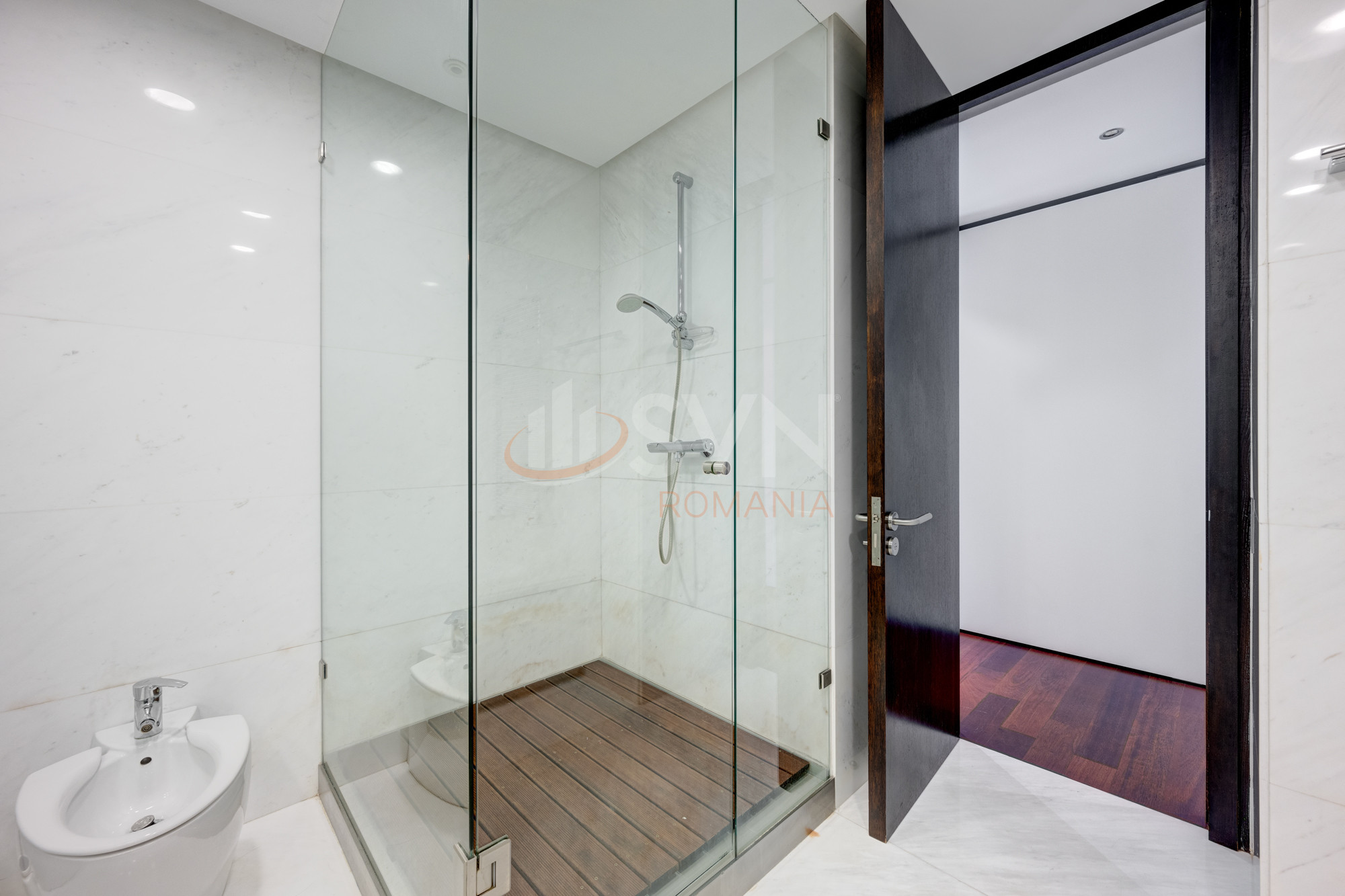 Apartament, 4 camere Bucuresti/Primaverii